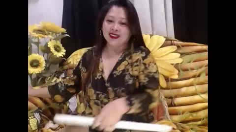 Yhen online show from June 3, 9:53 pm