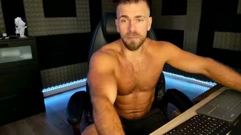 Snapshot of finch93 chatting on October 15, 5:35 pm Nick online show from October 15, 5:35 pm