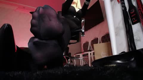 AlfaFemale online show from April 10, 5:12 am