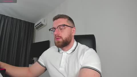 FindomGuyXXX online show from January 18, 5:28 pm