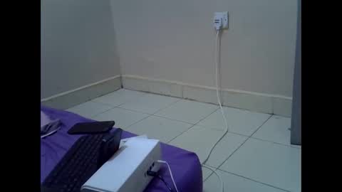 fine_nes online show from May 12, 5:04 am