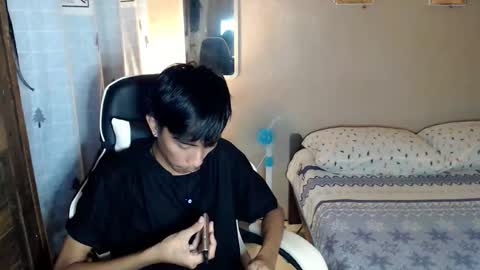 Snapshot of fineboii_rey18 chatting on November 17, 7:14 am fineboii_rey18 online show from November 17, 7:14 am