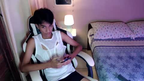 Snapshot of fineboii_rey18 chatting on December 16, 5:34 am fineboii_rey18 online show from December 16, 5:34 am