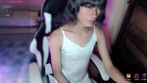 Snapshot of fineboii_rey18 chatting on February 23, 6:44 am fineboii_rey18 online show from February 23, 6:44 am