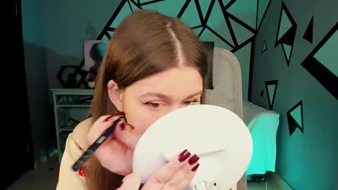 fiora online show from March 25, 6:08 am