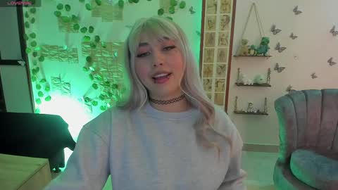 Snapshot of fiore_sanz chatting on April 6, 3:04 am online show from April 6, 3:04 am