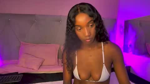 Snapshot of fiorelalenin chatting on May 27, 7:00 pm Fiorela Lenin online show from May 27, 7:00 pm