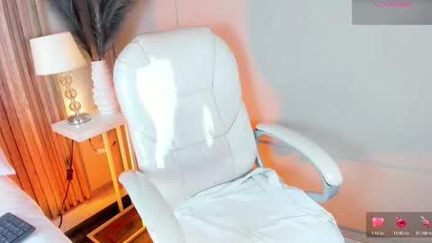 Snapshot of fiorelaston chatting on February 6, 4:17 am Fiorela online show from February 6, 4:17 am