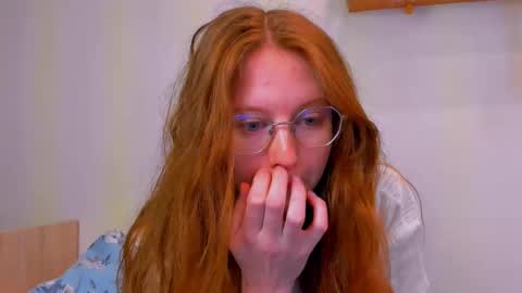 Snapshot of fire_luna chatting on February 25, 5:39 am fire_luna online show from February 25, 5:39 am