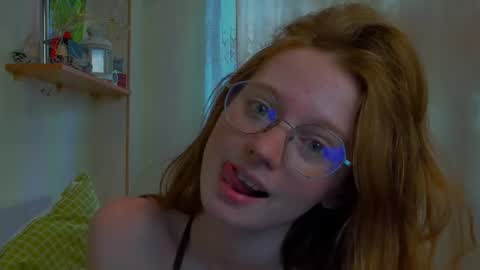 Snapshot of fire_luna chatting on June 15, 10:17 am fire_luna online show from June 15, 10:17 am
