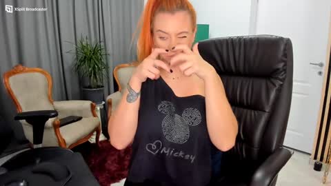 Snapshot of fireflowers_ chatting on December 7, 12:41 am Kallisy online show from December 7, 12:41 am
