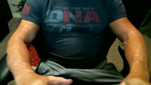 fitguy40 online show from December 17, 3:56 am