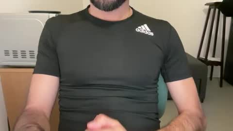 Snapshot of fla85 chatting on November 24, 6:29 pm Fla is short for Flavio online show from November 24, 6:29 pm