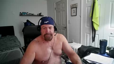 Snapshot of flaguy3233 chatting on December 15, 9:03 am Florida guy online show from December 15, 9:03 am