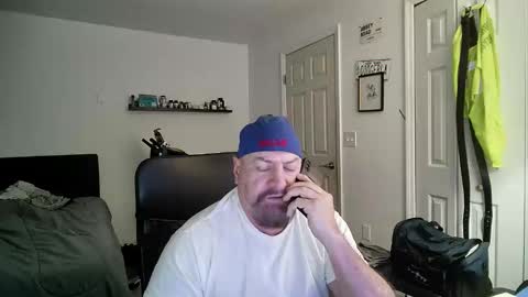 Snapshot of flaguy3233 chatting on January 3, 8:43 pm Florida guy online show from January 3, 8:43 pm