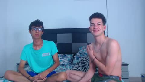 Snapshot of fleeting_love chatting on July 5, 8:49 pm Steven and Daniel online show from July 5, 8:49 pm