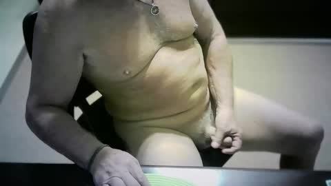 Snapshot of flfireguy65 chatting on April 7, 12:27 pm flfireguy65 online show from April 7, 12:27 pm