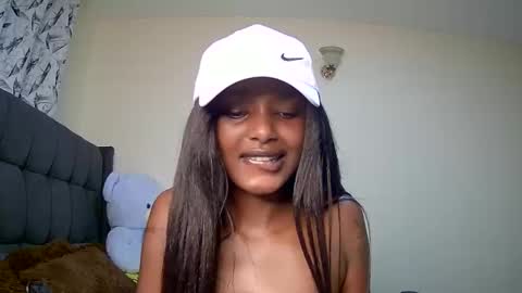 Snapshot of flirtyy_sheery chatting on December 22, 3:55 pm sheery online show from December 22, 3:55 pm