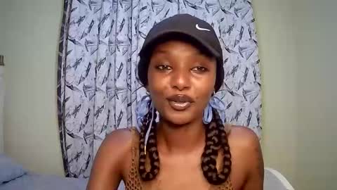 Snapshot of flirtyy_sheery chatting on March 10, 3:01 am sheery online show from March 10, 3:01 am