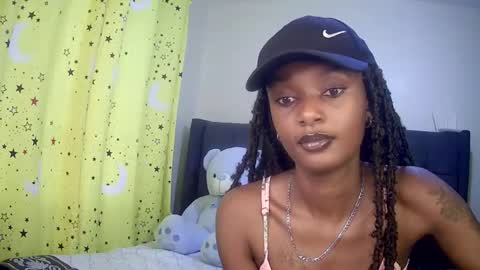 Snapshot of flirtyy_sheery chatting on October 4, 5:27 am sheery online show from October 4, 5:27 am