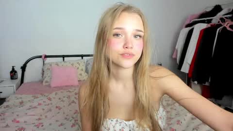 Mona online show from April 13, 2:00 pm