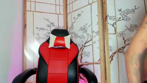 Snapshot of flor_pink chatting on June 26, 4:28 am Flor online show from June 26, 4:28 am