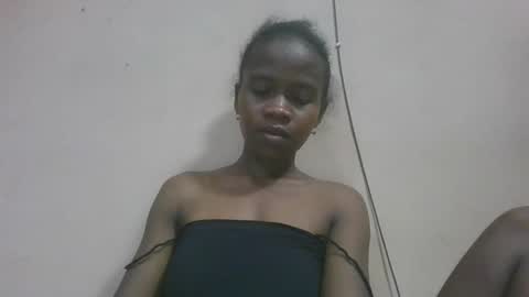 flora48230522373 online show from May 5, 7:33 pm