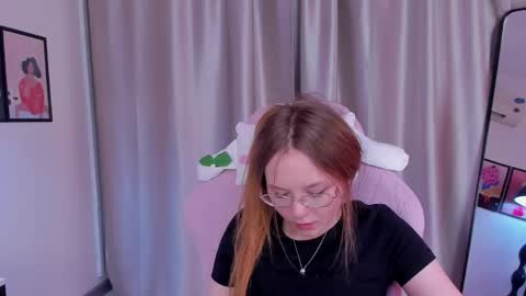 Snapshot of floralarsson chatting on May 8, 4:23 pm hey there guys im Flora no not the one from WInx. But I love magical stuff and especially I love nature. I dont know I thin online show from May 8, 4:23 pm