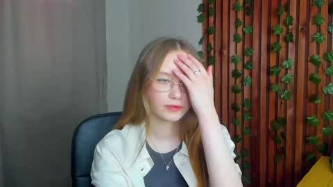 Snapshot of floralarsson chatting on May 27, 3:36 am hey there guys im Flora no not the one from WInx. But I love magical stuff and especially I love nature. I dont know I thin online show from May 27, 3:36 am