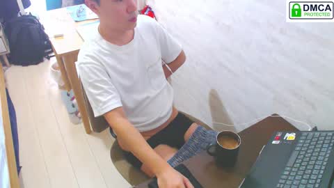 Snapshot of flowerbox chatting on November 1, 3:52 am flowerbox online show from November 1, 3:52 am