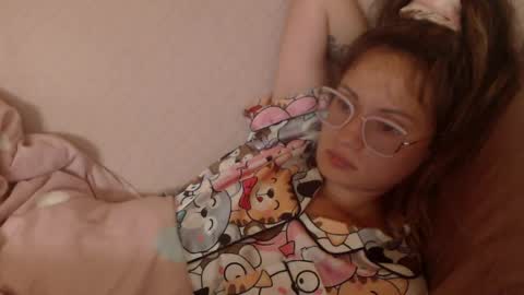 Snapshot of flowercandydoll chatting on June 3, 8:36 pm say meow and send tip online show from June 3, 8:36 pm