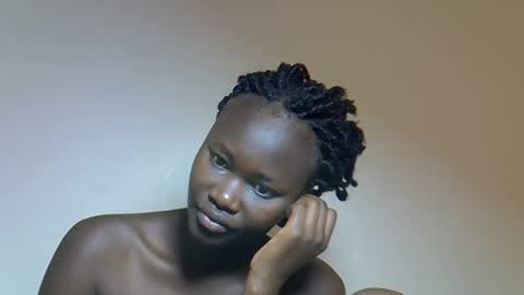 flowerdiva002 online show from December 1, 8:08 am