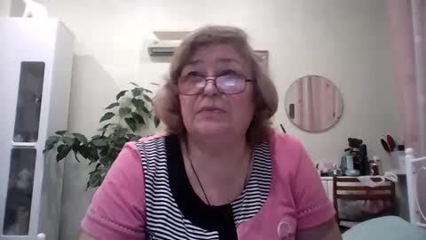 Snapshot of flowerlover8 chatting on January 31, 5:32 pm Flowerlower online show from January 31, 5:32 pm