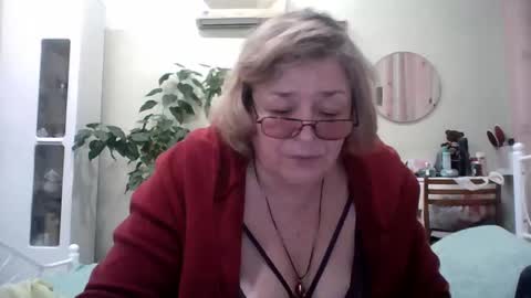 Snapshot of flowerlover8 chatting on January 31, 9:26 pm Flowerlower online show from January 31, 9:26 pm