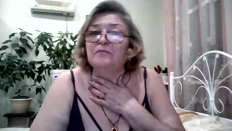 Snapshot of flowerlover8 chatting on February 1, 3:19 am Flowerlower online show from February 1, 3:19 am
