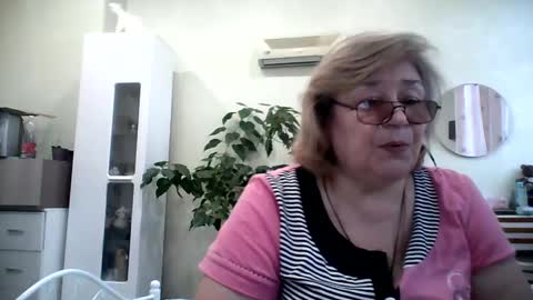 Snapshot of flowerlover8 chatting on February 1, 12:26 pm Flowerlower online show from February 1, 12:26 pm