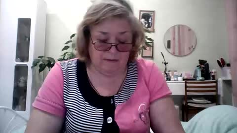 Snapshot of flowerlover8 chatting on February 1, 3:39 pm Flowerlower online show from February 1, 3:39 pm