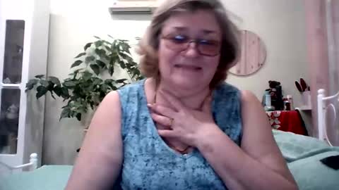 Snapshot of flowerlover8 chatting on February 3, 5:56 pm Flowerlower online show from February 3, 5:56 pm