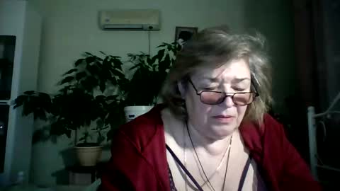 Snapshot of flowerlover8 chatting on February 3, 11:26 pm Flowerlower online show from February 3, 11:26 pm