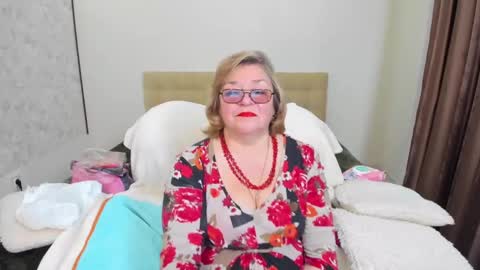 Snapshot of flowerlover8 chatting on February 6, 6:24 pm Flowerlower online show from February 6, 6:24 pm