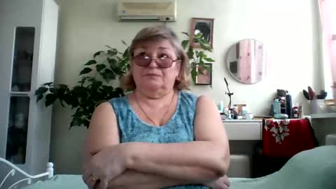 Snapshot of flowerlover8 chatting on February 8, 1:22 pm Flowerlower online show from February 8, 1:22 pm