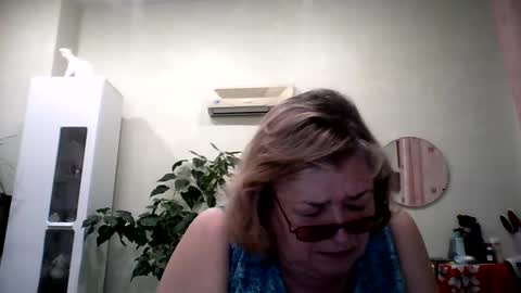 Snapshot of flowerlover8 chatting on February 8, 4:57 pm Flowerlower online show from February 8, 4:57 pm