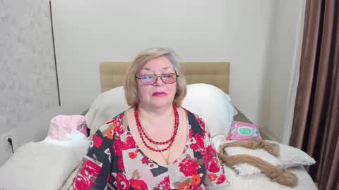 Snapshot of flowerlover8 chatting on February 11, 7:02 am Flowerlower online show from February 11, 7:02 am