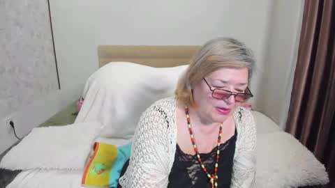 Snapshot of flowerlover8 chatting on February 13, 4:22 am Flowerlower online show from February 13, 4:22 am