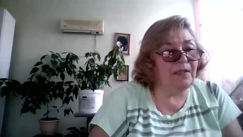 Snapshot of flowerlover8 chatting on February 13, 2:20 pm Flowerlower online show from February 13, 2:20 pm