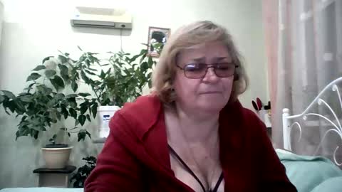 Snapshot of flowerlover8 chatting on February 14, 7:02 pm Flowerlower online show from February 14, 7:02 pm