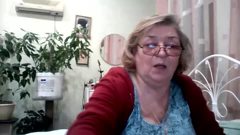 Snapshot of flowerlover8 chatting on February 15, 5:50 pm Flowerlower online show from February 15, 5:50 pm