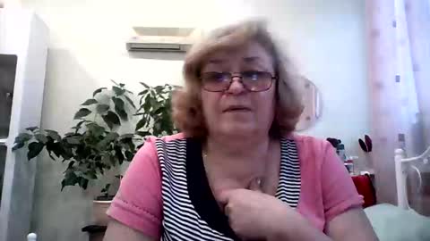Snapshot of flowerlover8 chatting on February 16, 5:37 am Flowerlower online show from February 16, 5:37 am