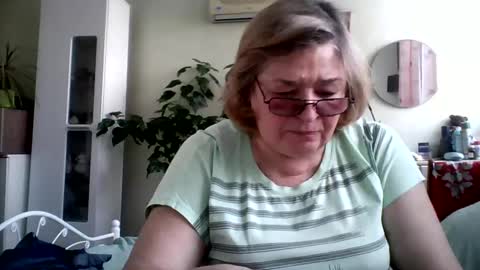 Snapshot of flowerlover8 chatting on February 17, 12:38 pm Flowerlower online show from February 17, 12:38 pm
