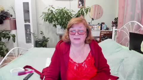 Snapshot of flowerlover8 chatting on October 10, 12:42 am Flowerlower online show from October 10, 12:42 am
